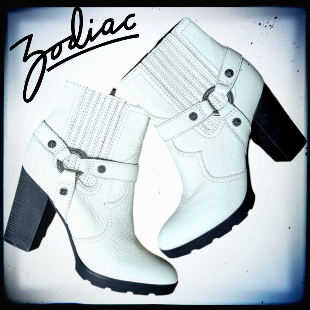 Zodiac Aidan White Leather Western Harness Ankle Boots - Size 9